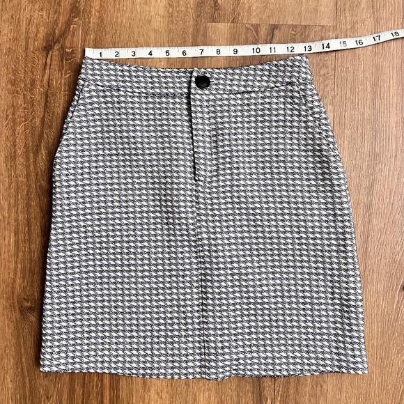 EKYOG Blue, Black, White Tweed Style Skirt Sz 2 - Picture 4 of 12